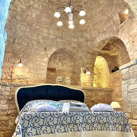 מלון דירות Trulli E Puglia Luxury אלברובלו