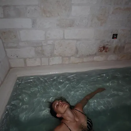 מלון דירות Trulli E Puglia Luxury אלברובלו