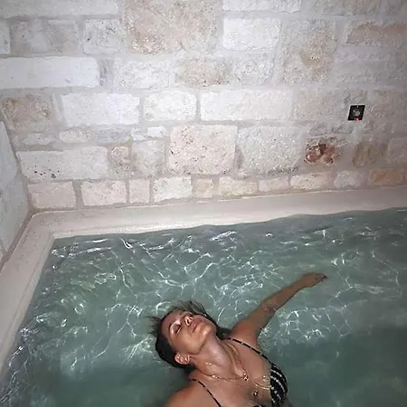 מלון דירות Trulli E Puglia Luxury אלברובלו